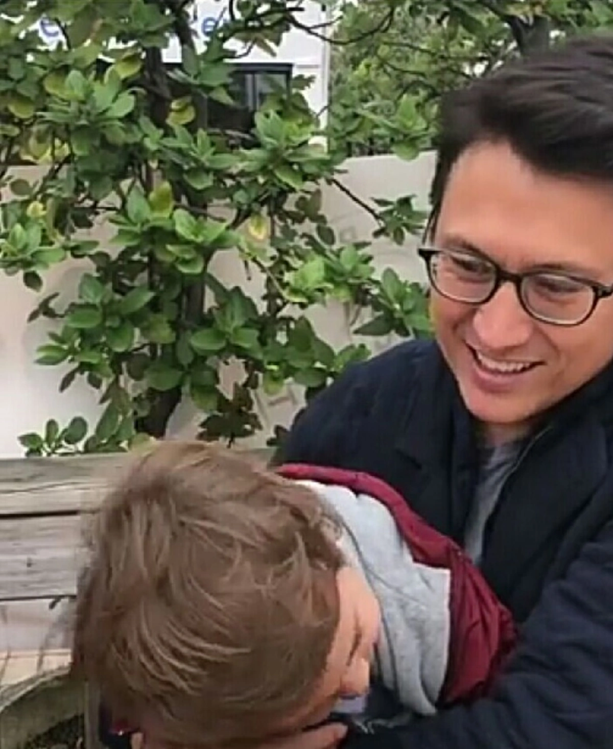 ฟังกันชัดๆ เมื่อสามีของ "พอลล่า" โชว์พูดภาษาไทยจัดเต็ม ไม่มีเขินกล้อง แถมตอนจบยิ่งน่ารักมาก