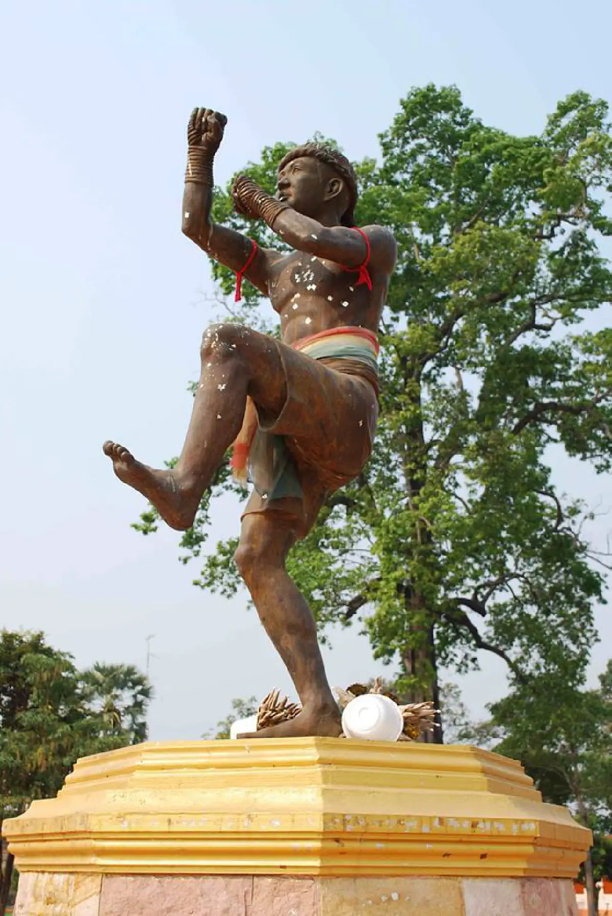 สืบสานตำนานมวยท่าเสา!! เปิดประวัติ "ครูอดิศร ไกรว่อง" ผู้สืบทอดสายมวยพระยาพิชัยดาบหักโดยตรง คนสุดท้าย !!