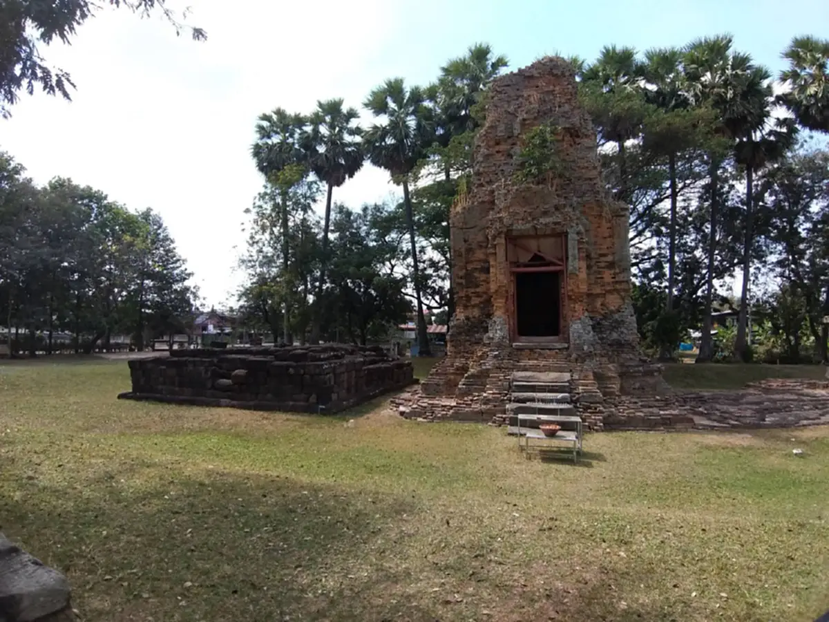 ไขปริศนา!! ต้นลำเจียก..ที่ไม่เคยออกดอก กับ "ปราสาทภูมิโปน" ที่เก่าแก่ที่สุดในไทย พร้อม ตำนานรัก “เนียง ด็อฮ ทม” หรือ พระนางนมใหญ่(คลิป)