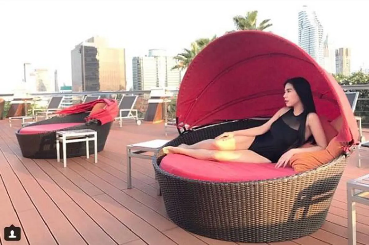 แซ่บทะลุทะลวง!!! ส่องภาพ "ดาราสาวชื่อดัง" กลับมาอวดความเซี๊ยะเต้าทะลัก หลังแต่งงานไม่นาน เผยหน้าอกหน้าใจให้เห็นเต็มๆตา!! (ชมภาพ)