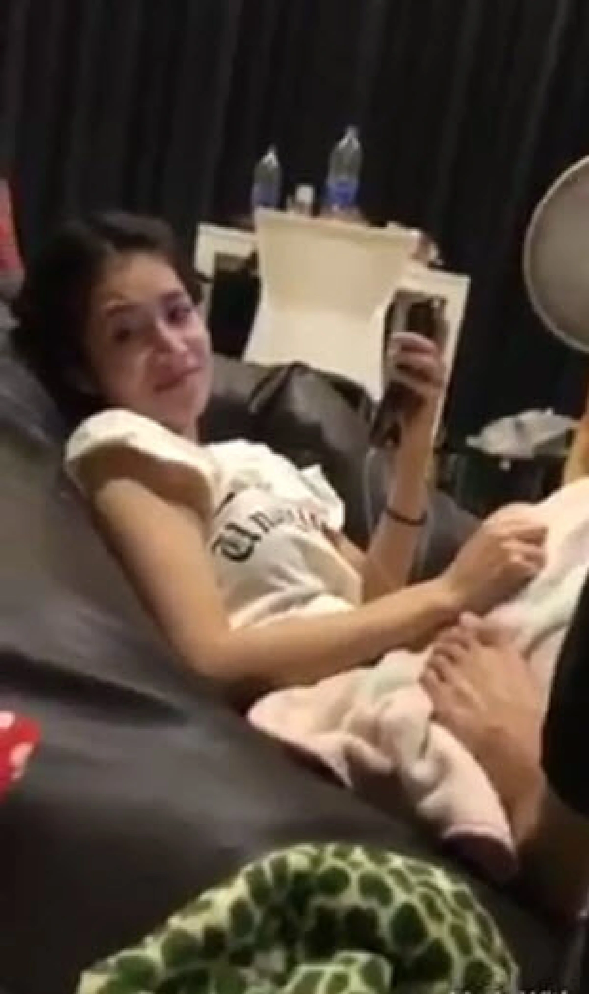 กูพูดผิดตรงไหน !!! สาวเจอแฟนหนุ่มถาม "คำถามปัญหาเชาว์" ถึงกับงงไปไม่ถูก ยืนยันคำตอบเดิมซ้ำๆ แต่ผิดทุกครั้ง แม้อธิบายก็ยังไม่เข้าใจ (คลิป)