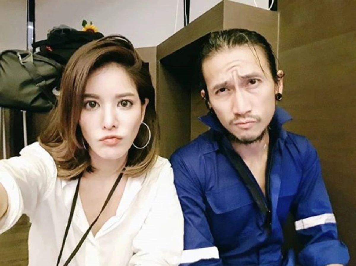 วินาทีสุดกลั้นน้ำตา!!! "ก้อย รัชวิน" เข้าสวมกอด "ตูน" หลังวิ่งเข้าเส้นชัย ทำเอาแฟนคลับกรี๊ดลั่นกันทั้งงาน! (ชมคลิป)