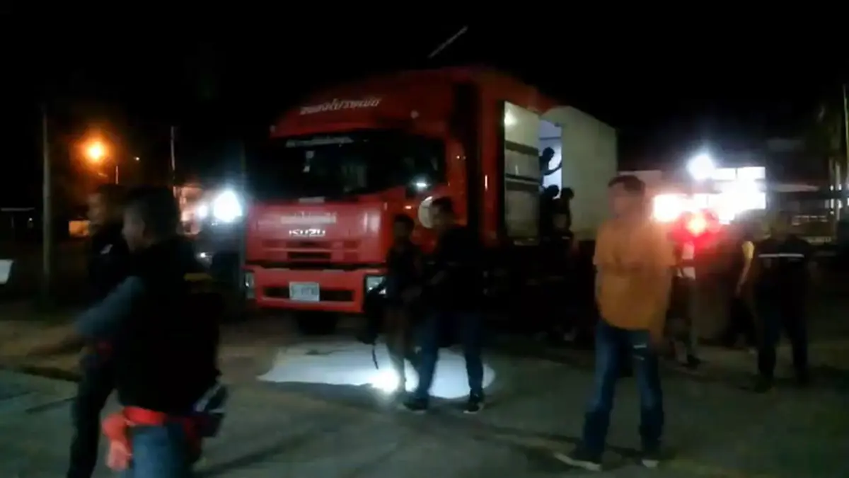 พนักงานขับรถไปรษณีย์ถูกไล่ออก หลังแอบลักลอบขนต่างด้าว หลบหนีเข้าเมือง