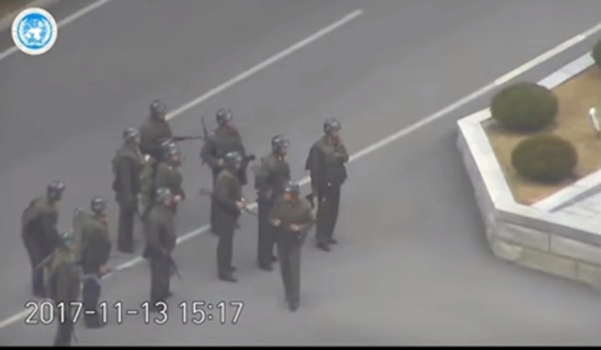 เปิดคลิปนาที ทหารเกาหลีเหนือถูกเพื่อนทหารยิงสาหัส หลังแปรพักตร์หนีข้ามชายแดนมาเกาหลีใต้