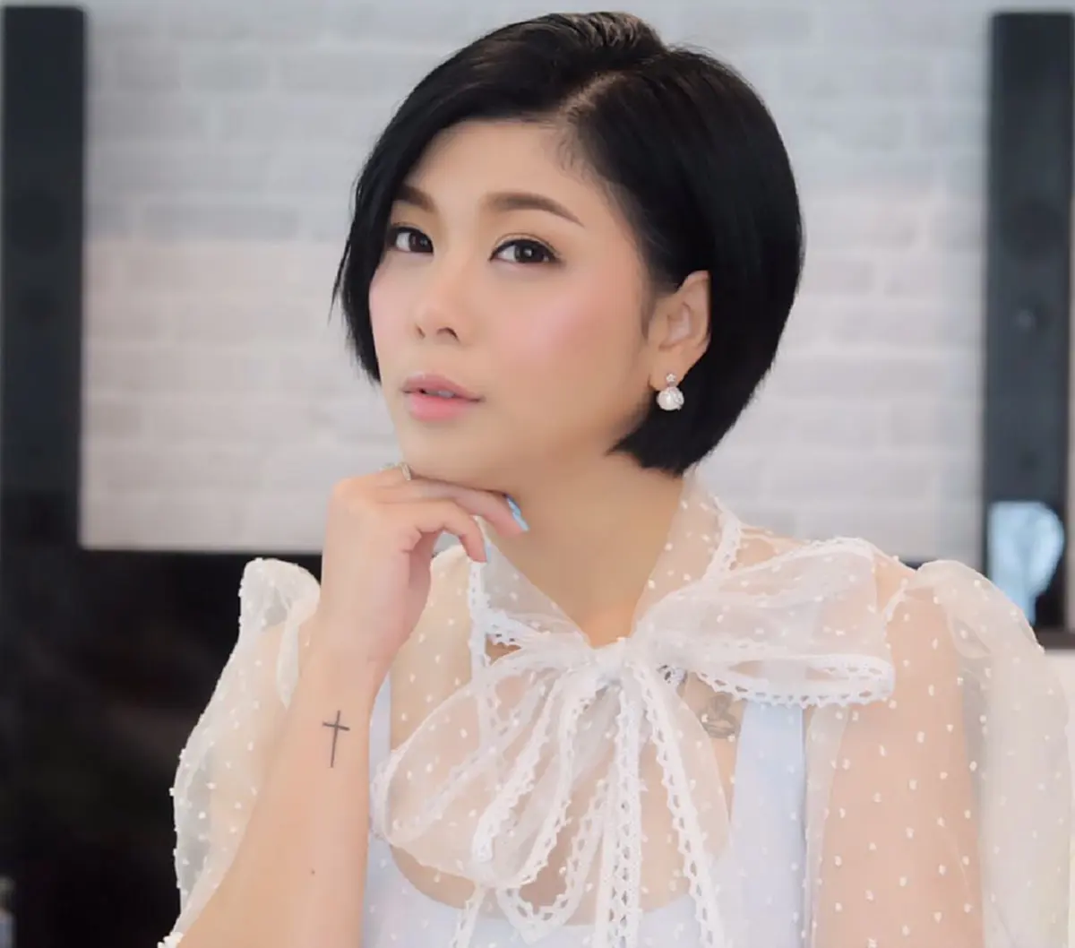 *ครึ่งประเทศไม่เคยรู้!!! เปิดภาพ "11 ดาราดังของไทย" ที่ป่วยหนักเป็น "โรคร้าย" บางรายรักษาสารพัดโรค ทุกข์หนักผ่าตัดนับไม่ถ้วน!!! (คลิป)