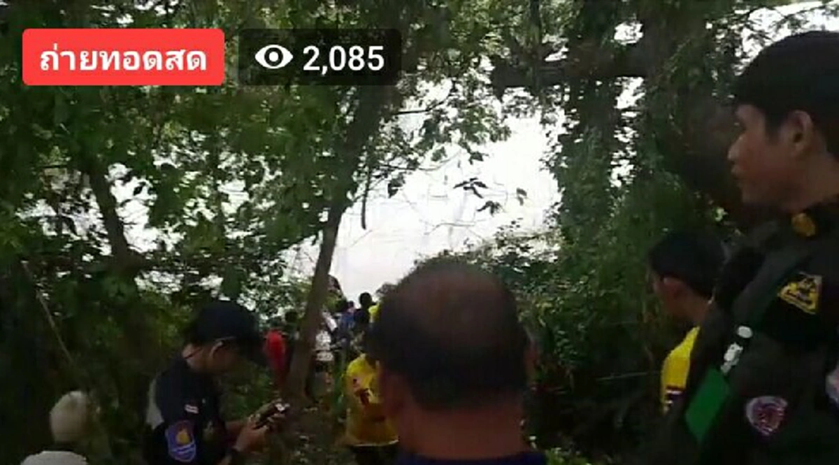 สะเทือนใจหนัก หนุ่มหนองคายปล่อยโฮ ขับเก๋งเสียหลักพุ่งจมน้ำ ครอบครัวติดซากรถเสียชีวิตยกคัน