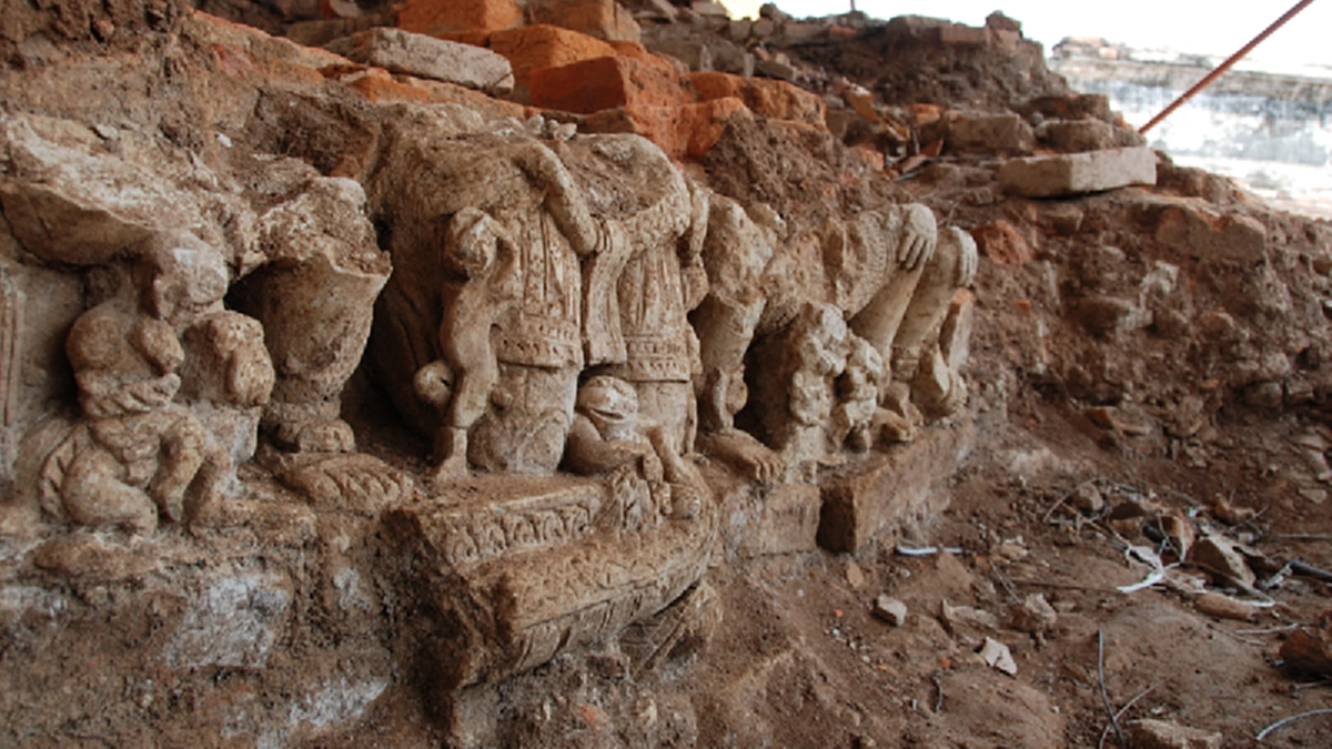 พบหลักฐานชิ้นใหม่!!! ที่กรมศิลปากรใช้ระบุอายุของแรกสร้างวัดพระศรีรัตนมหาธาตุ สุพรรณบุรี 