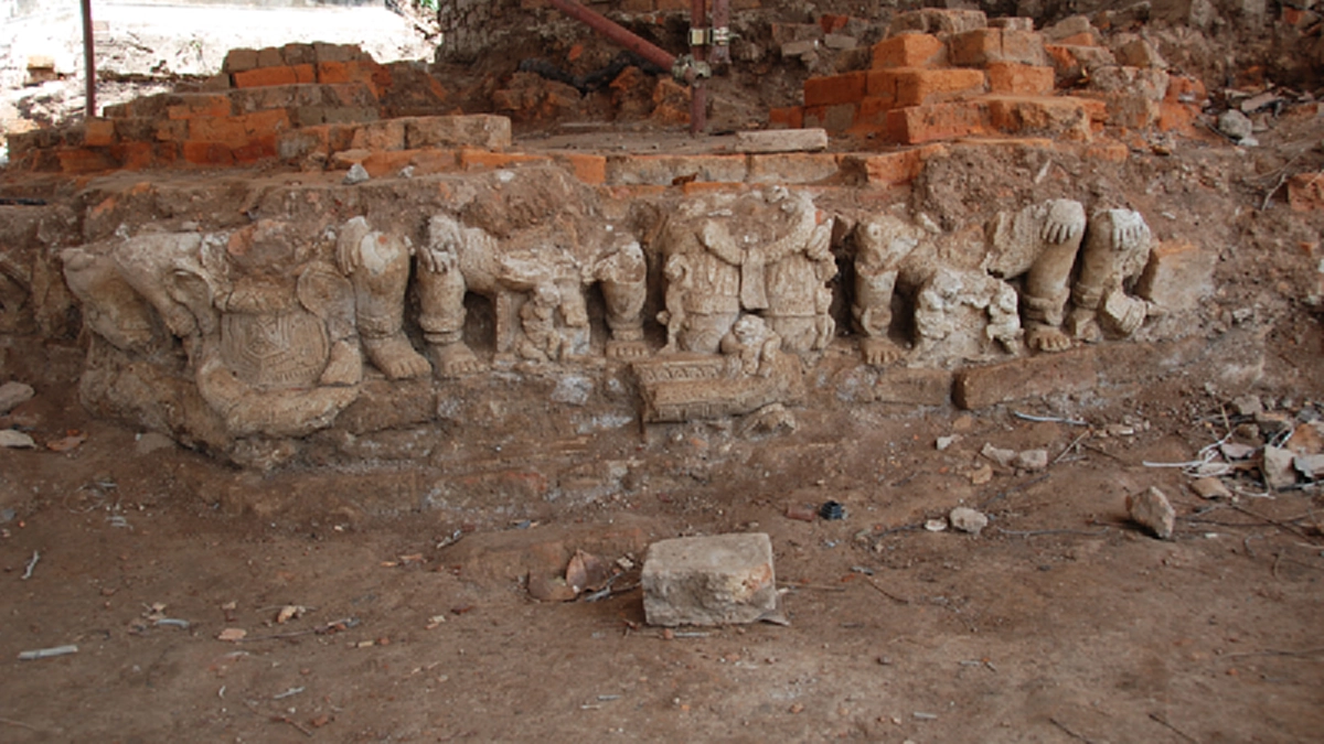 พบหลักฐานชิ้นใหม่!!! ที่กรมศิลปากรใช้ระบุอายุของแรกสร้างวัดพระศรีรัตนมหาธาตุ สุพรรณบุรี 