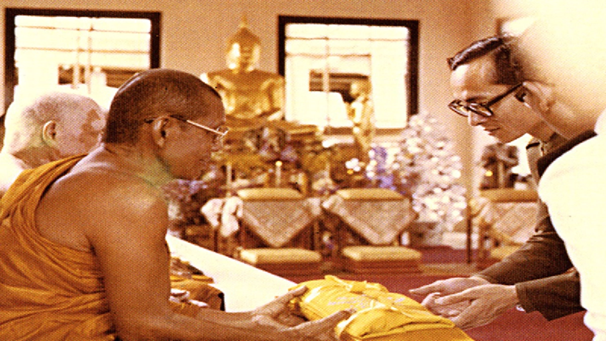 ทรงอารมณ์กรรมฐานเสมอ!! คำรับรองจากหลวงพ่อฤๅษีลิงดำ! ในหลวง ร.๙ ทรงพิจารณาคลื่นเป็นกรรมฐาน จากการที่ทรงแล่นเรือใบ