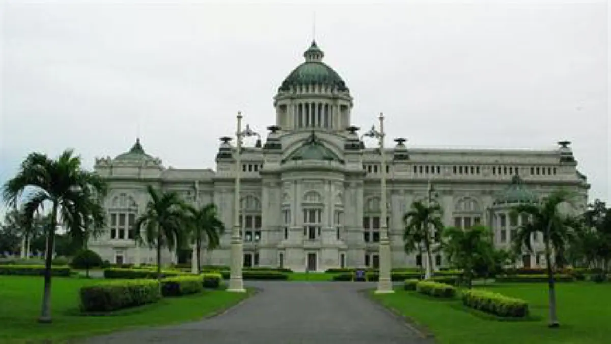 เป็นบุญตายิ่งนัก!! เปิดภาพ 10 อันดับพระราชวังที่สวยงามที่สุดในประเทศไทย(รายละเอียด)