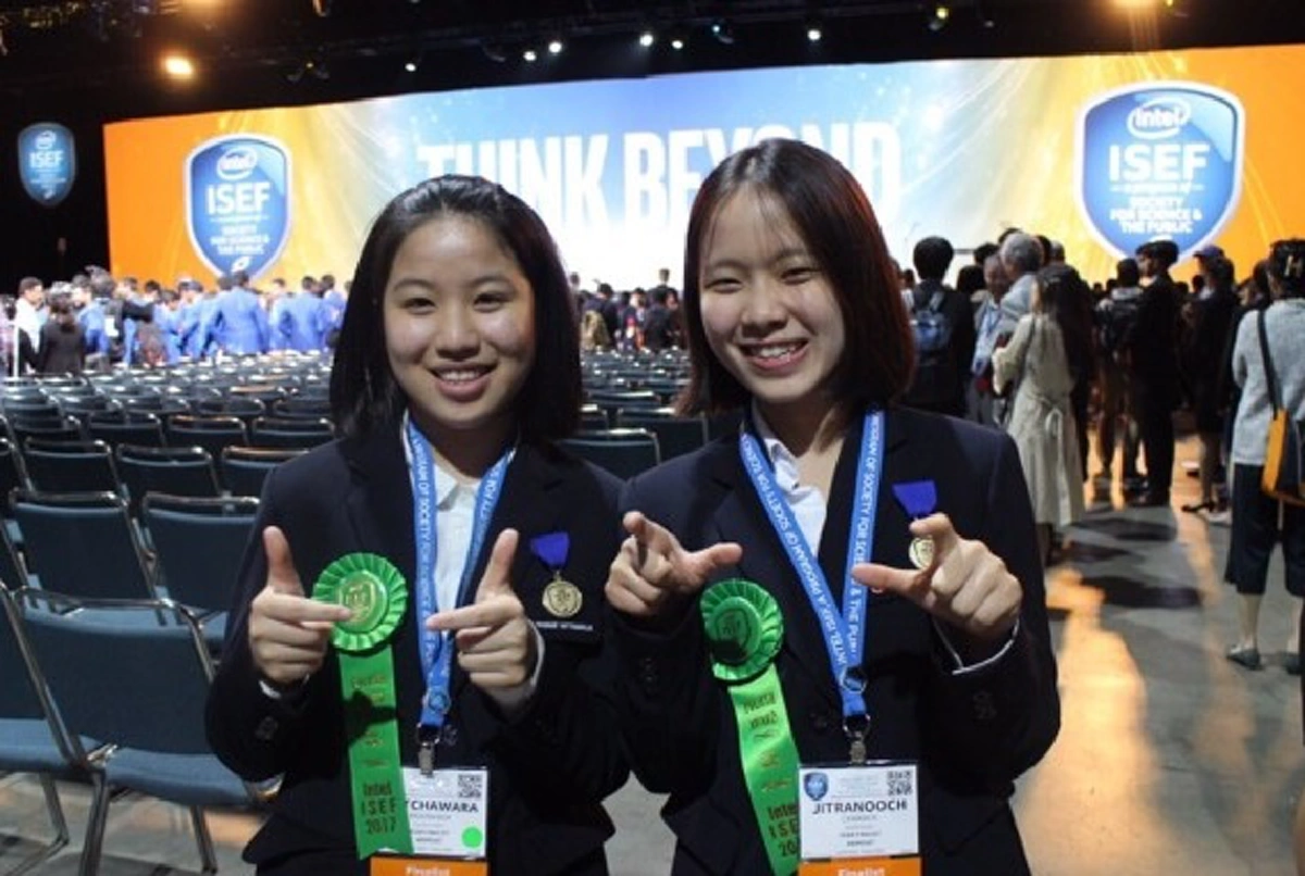 เน็ตไอดอลตัวจริง!! สุดยอดเด็กนร.ไทย ม.5 ใช้ตัวอ่อนแมลงปีกแข็งย่อยสลายโฟม คว้ารางวัลเวทีระดับโลก ชาวเน็ตแห่ชื่นชมกันสนั่น!?! (มีคลิป)