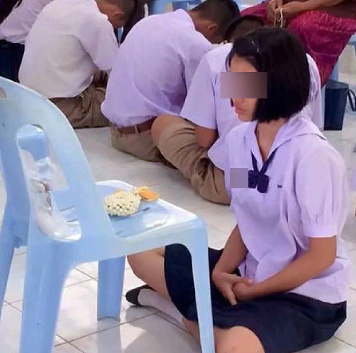 พ่อเป็นให้ได้ทุกอย่าง !!! แชร์กระหึ่ม สุดยอด"คุณพ่อ" ลงทุน "แต่งหญิง"สวมบทแม่ ให้ลูกไหว้ในงานโรงเรียน (มีภาพ)