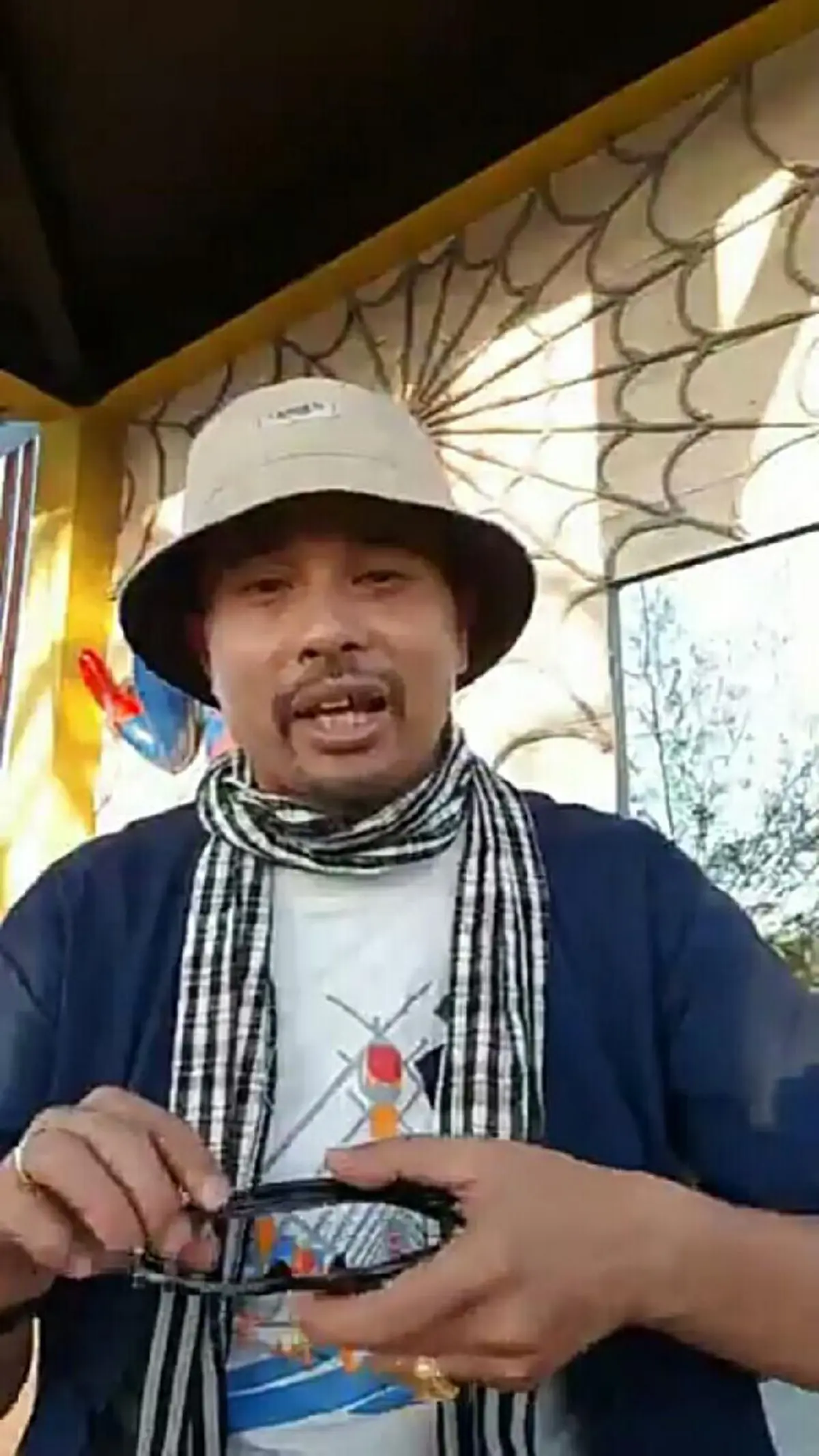 แฟร์แค่ไหน..ถามใจดู  "ประจักษ์ชัย"เล่นแรง ขุดภาพเก่าแฉอดีต "อาม ชุติมา" พร้อมแคปชั่นเจ็บ ไม่ต้องแปลเจตนา