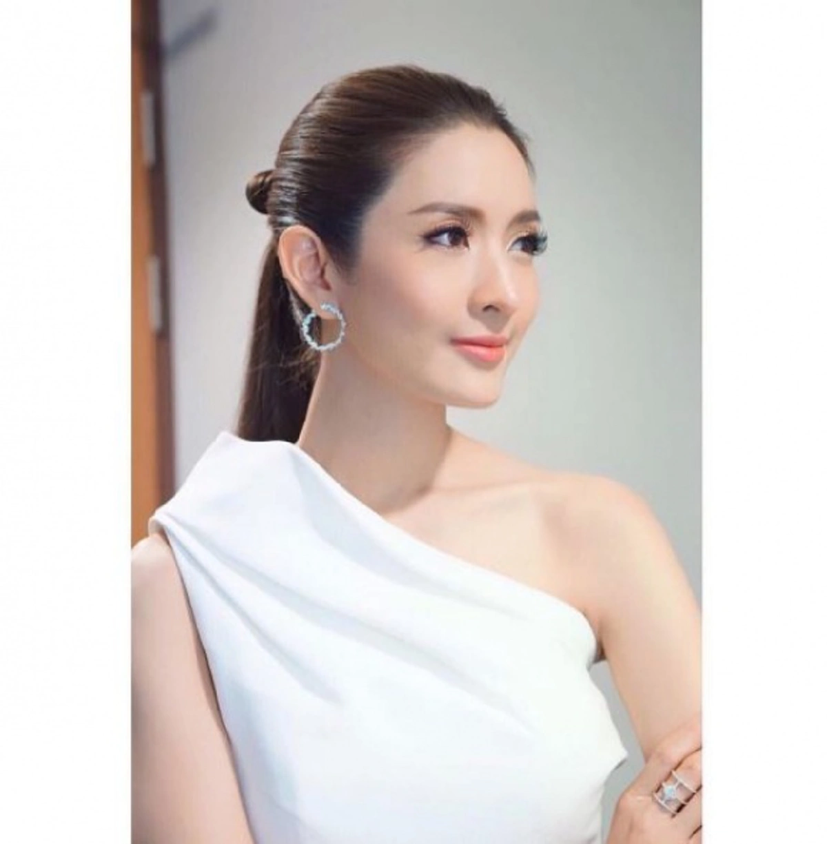 #เชื่อว่าครึ่งประเทศไม่เคยเห็น!! เปิดภาพ "คุณพ่อ" ของ "แอฟ ทักษอร" ที่ล่าสุด เข้าสู่ร่มกาสาวพัสตร์แล้ว (ชมภาพ)