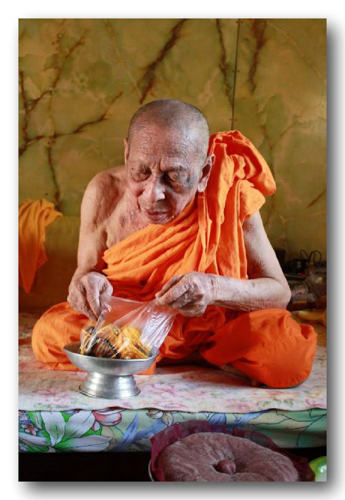 เช็คเลย! ไหว้พระภูมิถูกหรือยัง หลวงปู่เงินแนะวิธีไหว้พระภูมิ ให้ชีวิตกลับร้ายกลายดี อยู่เย็นเป็นสุข
