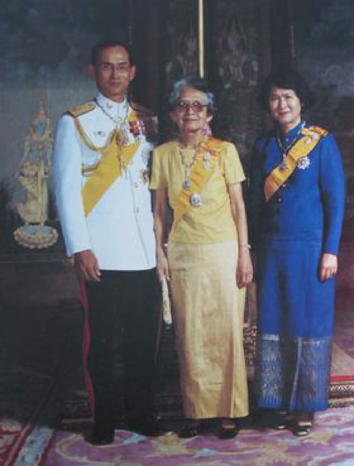 ๖ พฤษภาคม วันคล้ายวันประสูติสมเด็จพระพี่นางฯ ย้อนชมภาพ ความรักความผูกพันระหว่าง ในหลวง ร.๙ กับ สมเด็จพระพี่นางเธอ ฯ ดูแล้วอบอุ่นในหัวใจ !!!