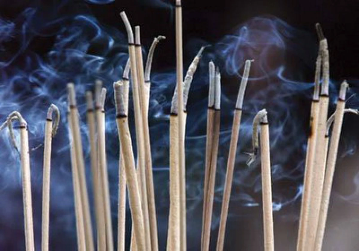 "ธูป" เป็นสื่อที่จะส่งถึงสิ่งศักดิ์สิทธิ์ทั้งปวง แม้แต่!! วิญญาณที่ล่วงลับแล้วก็ตาม แต่จำนวนที่จะใช้ย่อมแตกต่างกัน มีบอกอย่างละเอียด!!