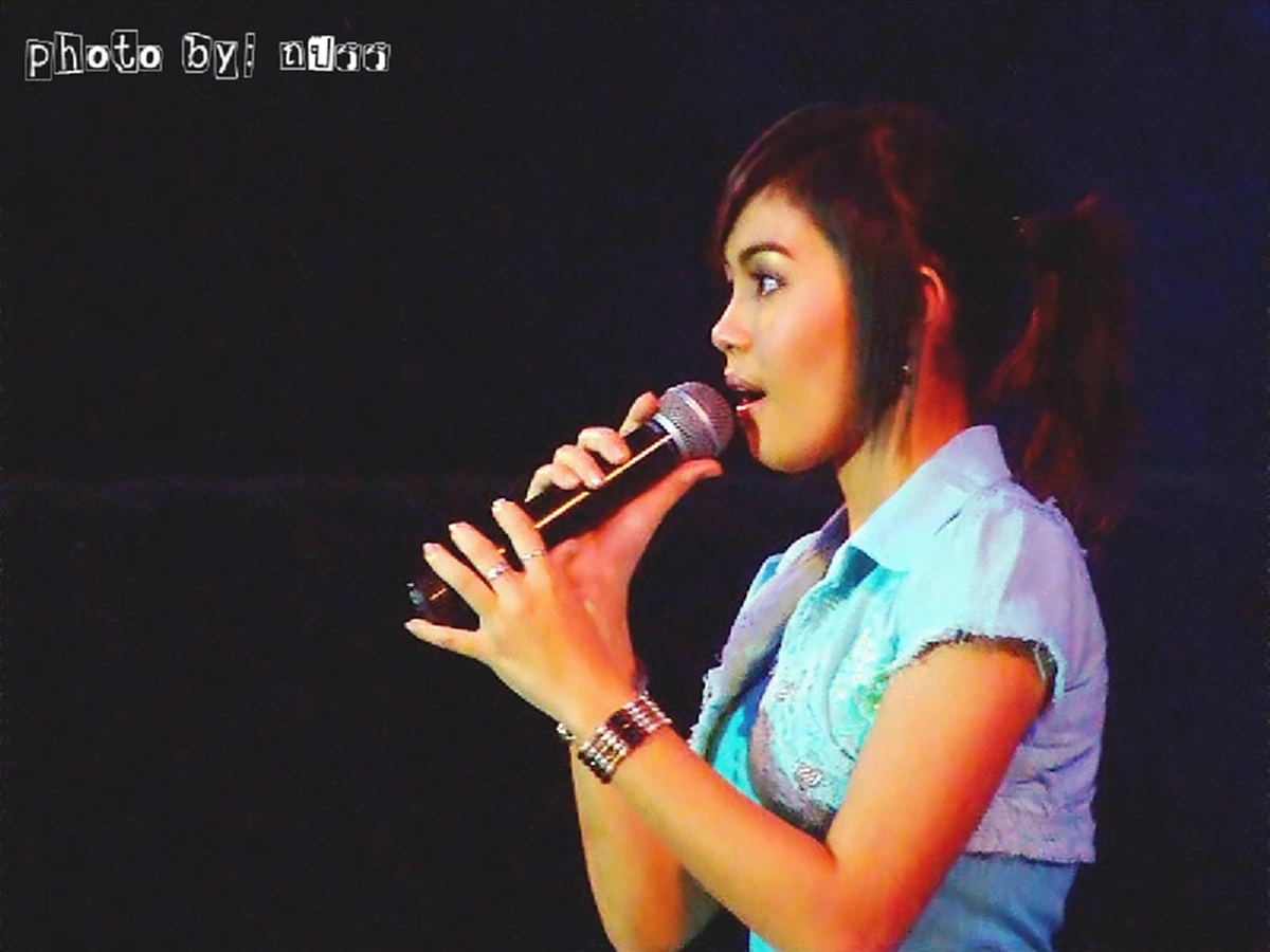 *สะเทือนวงการลูกทุ่ง!!! เมื่อ "นักร้องลูกทุ่งสาวเสียงดี" แต่งตัวมิดชิด ล่าสุดขอเปลี่ยนลุคสุดแซ่บ ขายเซ็กซี่ ตามรอย "ลำไย-ใบเตย"!!! (ชมคลิป)