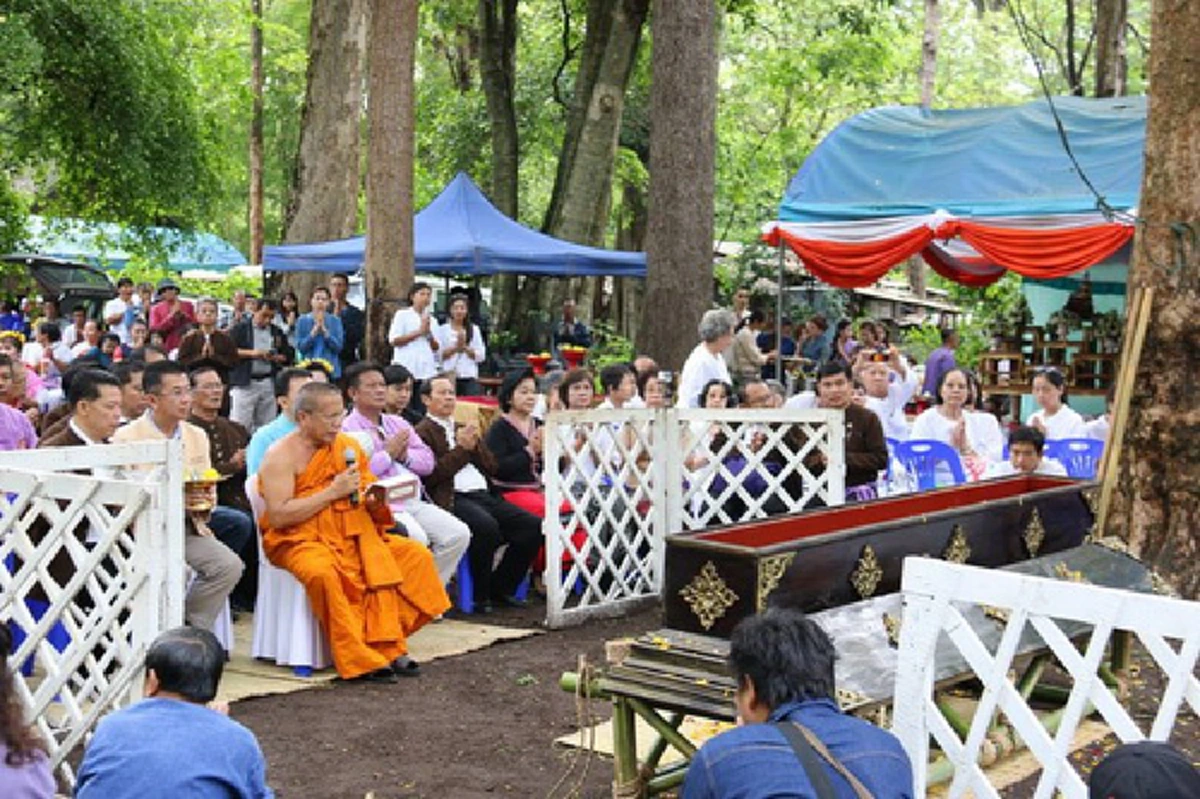 พิธีกรรมสุดสยอง!! เปิดตำนาน "ประเพณีเลี้ยงดง" กินเนื้อควายสดๆ เซ่นดวงวิญญาณผู้รักษาป่า ปู่แสะ-ย่าแสะ ความเชื่อแต่โบราณที่ยังคงอยู่(มีคลิป)!!