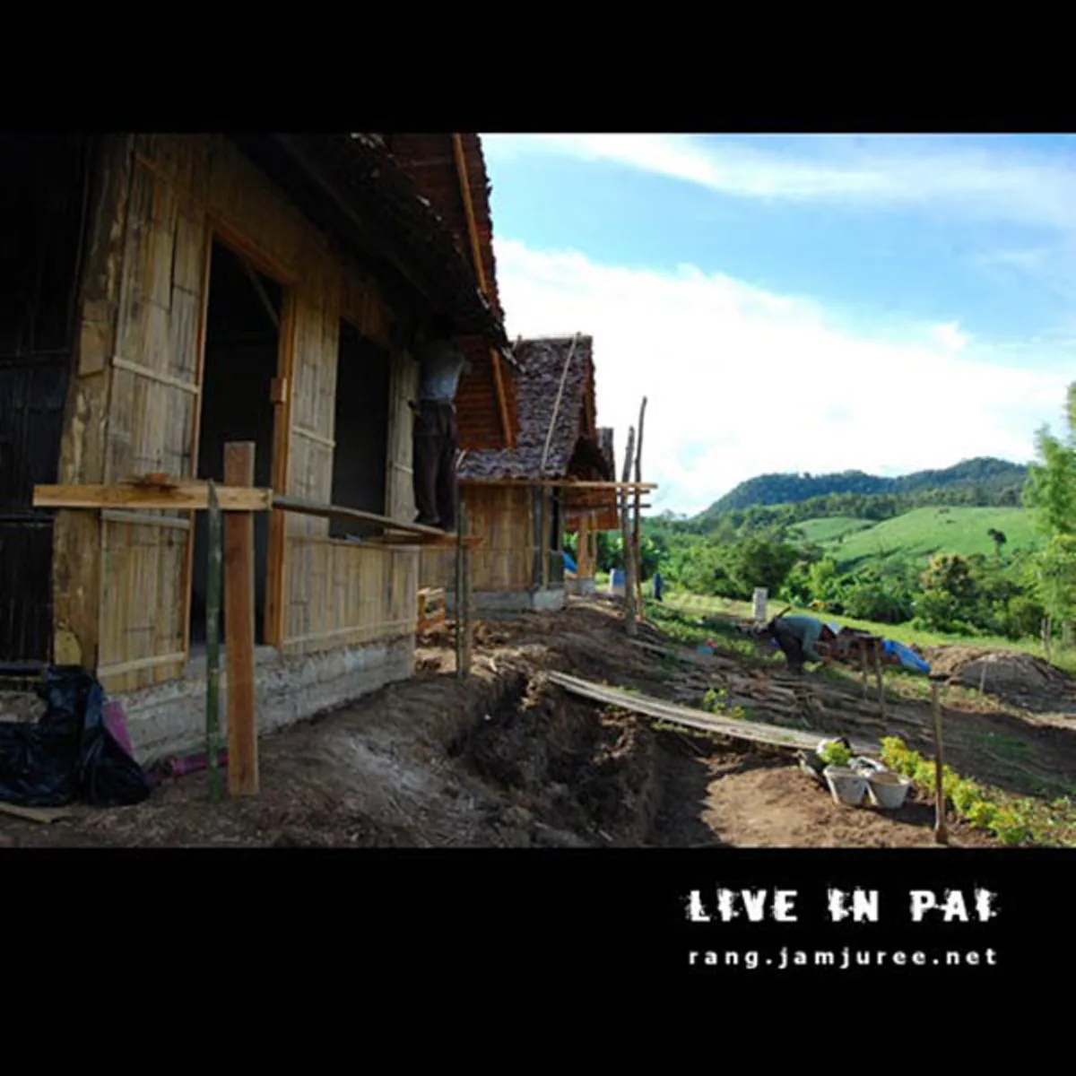 ไอเดียโคตรบรรเจิด!!สามคนพี่น้อง ช่วยกันสร้างกระท่อมไม้ไผ่ไว้อยู่เองหลังเล็กๆ แต่แข็งแรง อยู่ได้ถาวร..พอได้เห็นข้างในแทบตาค้าง มันสุดยอดจริงๆ