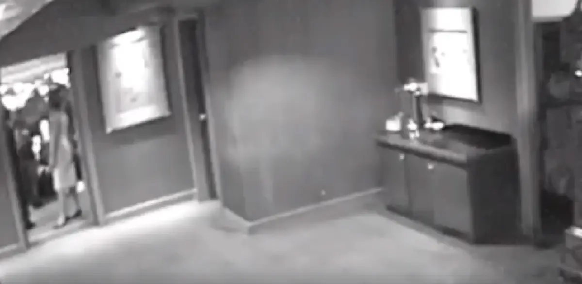 ชาวโซเชียลหนุนเอาผิดนักธุรกิจใหญ่ตบหน้าพนง.เสิร์ฟ ไม่พอใจห้ามสูบบุหรี่ในห้องอาหาร เมาอาละวาดปาแก้ว