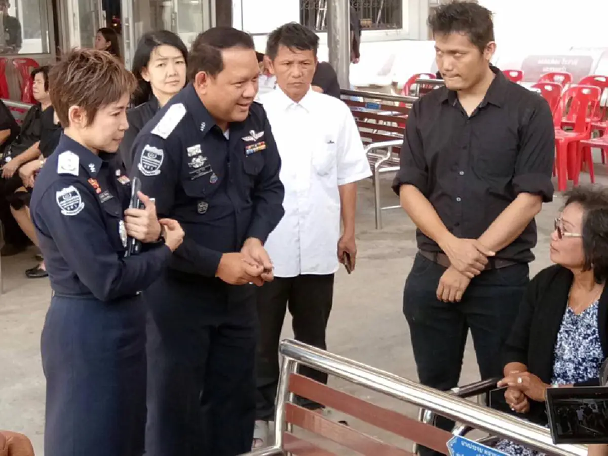 ไร้ยางอายสิ้นดี!!!เพจ" กรณี ธรรมกาย" โพสต์ภาพ ทหารที่ไปช่วยงานศพ "ลุงอนวัช" แถบอกว่าไปรื้องาน ...ดูกันเอาเองนะ!? (รายละเอียด)