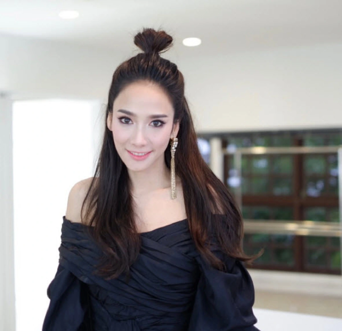 ซึ้งน้ำใจเหลือเกิน!!! สาวพิการนั่งวีลแชร์ถักไหมพรมหาเงินเลี้ยงชีวิต ล่าสุด \"อั้ม พัชราภา\" คอมเม้นต์ให้กำลังใจด้วยข้อความนี้ ทำโซเชียลรัวไลค์