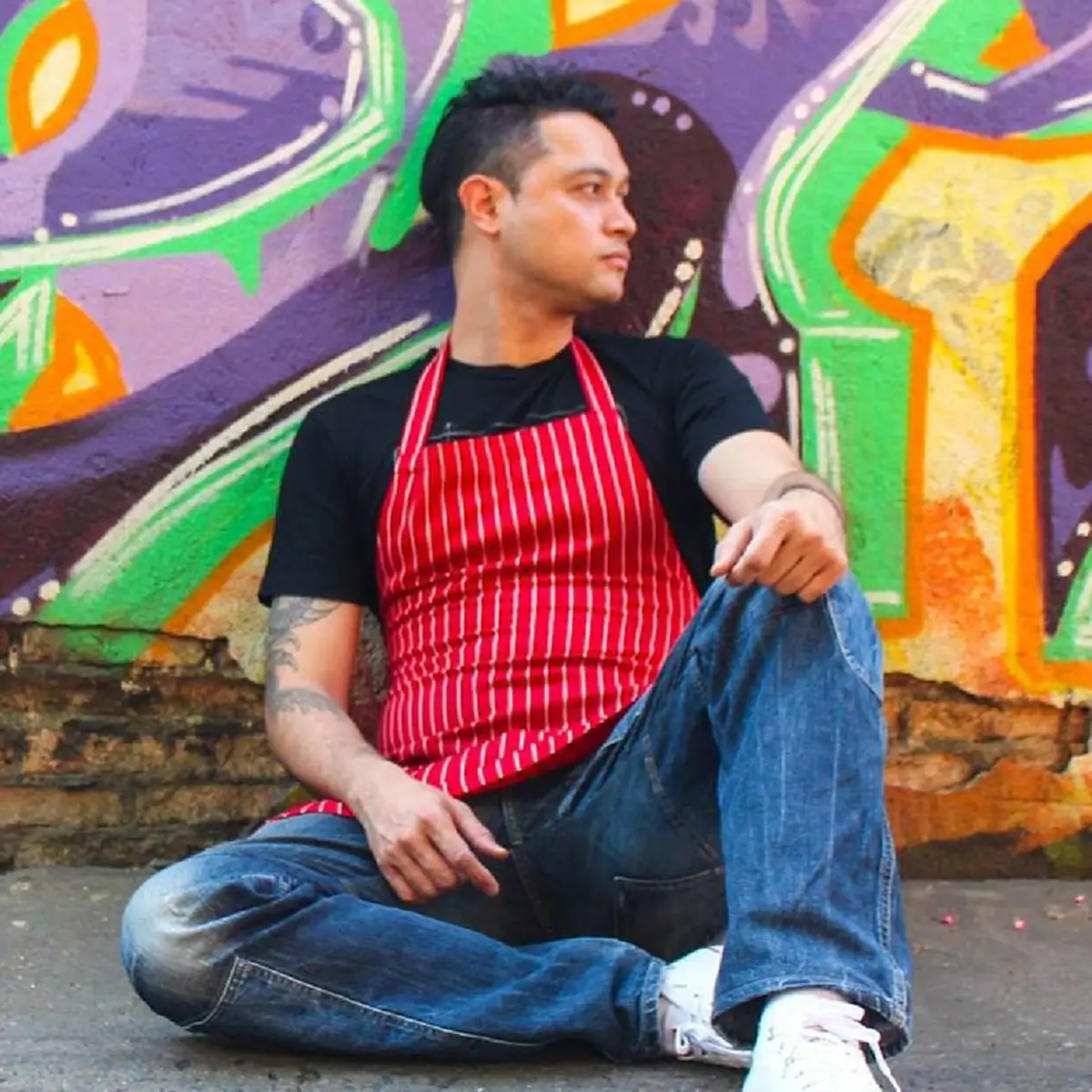 ช็อกวงการ!! นี่หรือ?  "ลานนา" อดีตนักร้องดัง จู่ๆเงียบหายทิ้งไมค์ หนีมาอยู่กับหนุ่มรูปหล่อ? ดีกรีทายาทคนใหญ่โตแห่งล้านนา!!