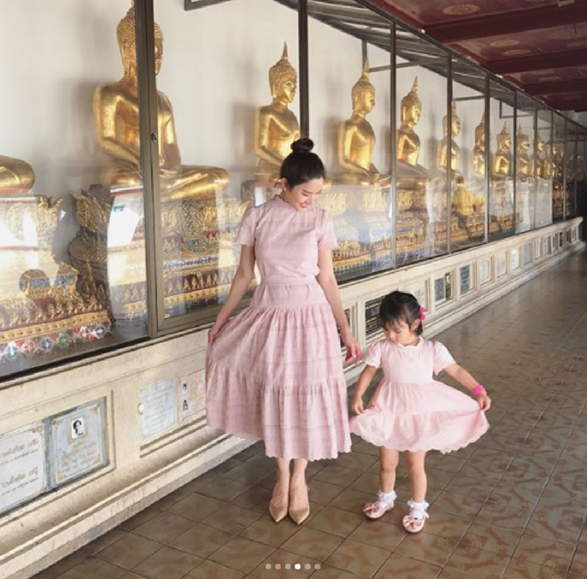 สวยทั้งคุณแม่คุณลูก!! "แอฟ" พา "น้องปีใหม่" ทำบุญเลี้ยงพระ ในวันเกิดครบ 3 ขวบ พร้อมขอบคุณทุกคำอวยพรของทุกท่าน #น่าเอ็นดู