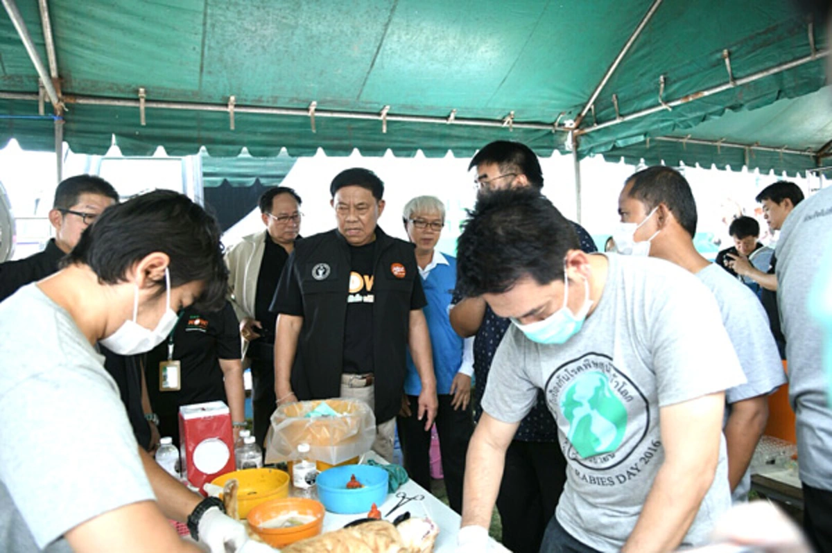 เช็คด่วน!!ผู้ว่าฯกทม.แจงเขตสวนหลวงพบสุนัขติดเชื้อบ้าจริง จนท.ฉีดยาให้คนโดนกัดและครอบครัวแล้ว "ปศุสัตว์"ประกาศ"เขตโรคระบาดสัตว์ชั่วคราว