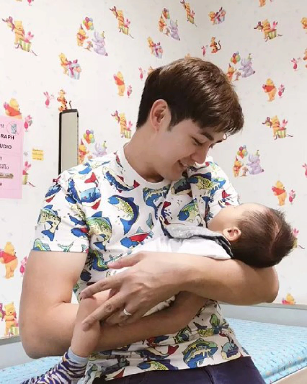 สุดเดือด!!! เมื่อภรรยา "แอมป์ พีรวัศ" ประกาศลั่นกลางไอจี ไม่ยอมให้ใครจับ "ลูกชาย" ด้วยความจริง ที่หลายคนต้องเข้าใจหัวอกคนเป็นแม่!