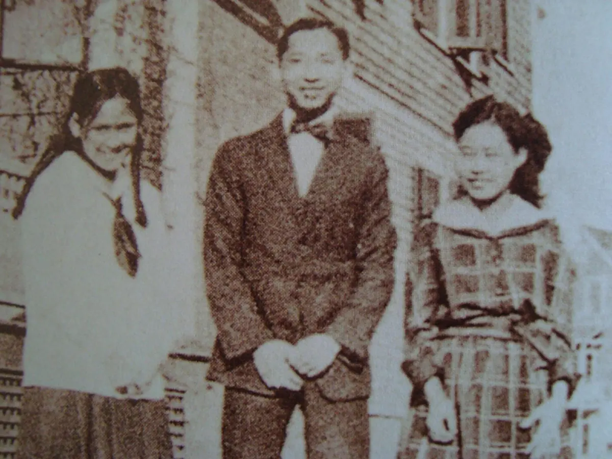 อ่านกี่ครั้งก็ประทับใจ!! “รักน่ารัก” ของ “สมเด็จย่า” เมื่อความรักเกิดระหว่างเจ้าฟ้าสูงศักดิ์ กับหญิงสาวกำพร้าจากสยาม!!