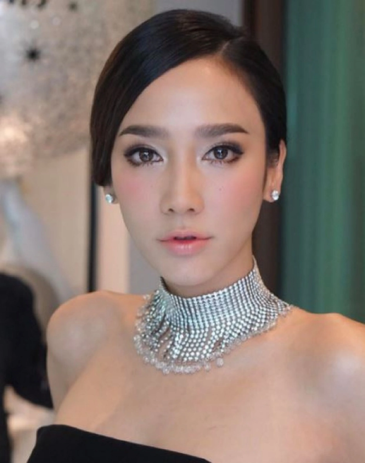 นางฟ้ามาโปรดชัดๆ!!! เมื่อ "นางเอกชื่อดัง" ควงเพื่อนทั้งวงการ ทำบุญครั้งใหญ่ในชีวิต แจกทานกว่า 1,000 ชุด ให้ผู้ยากไร้!!? (ชมคลิป)