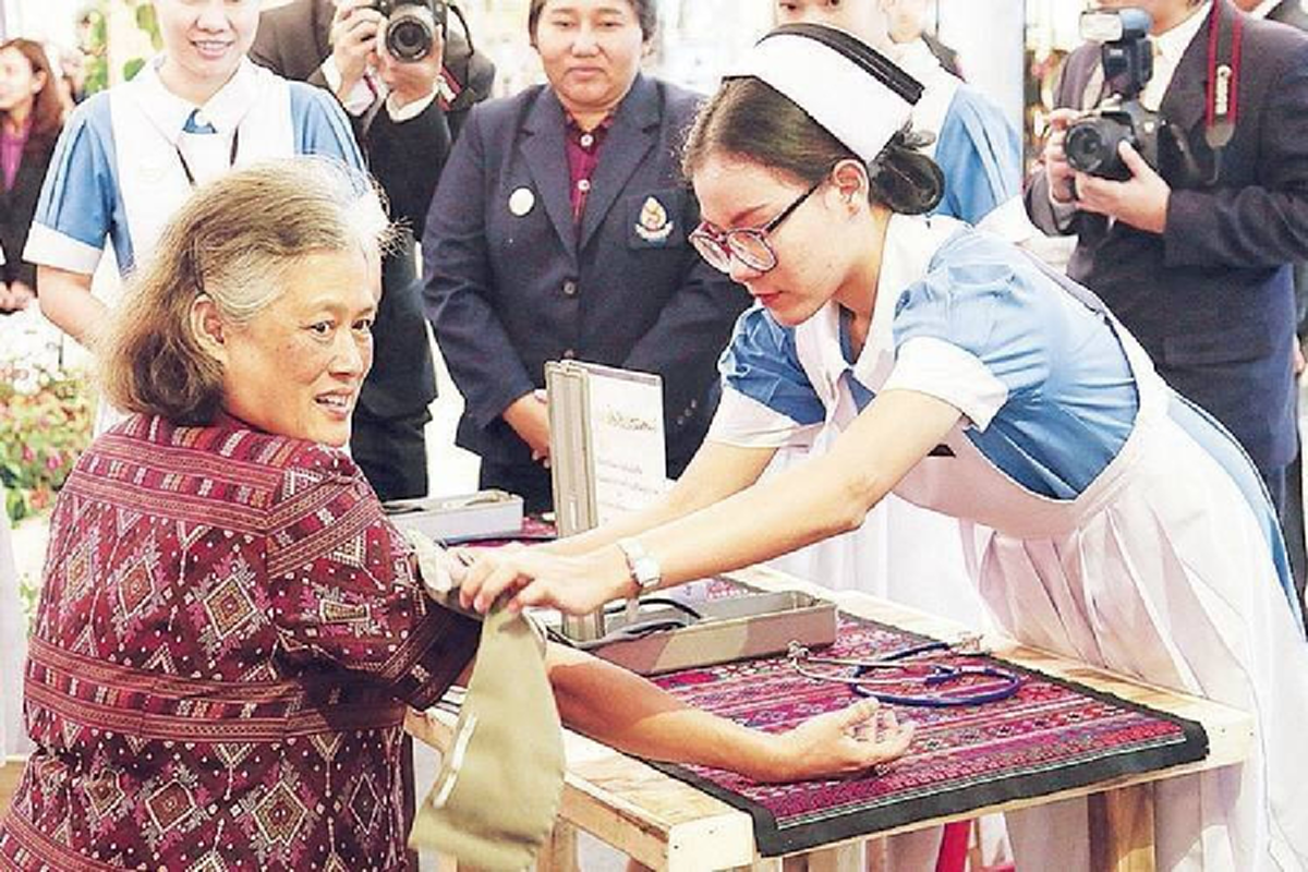 กตัญญุตาในสายพระโลหิต...เรื่องจริงสุดซาบซึ้ง ของ "สมเด็จพระเทพฯ" ทรงทำให้ "ทูลกระหม่อมพ่อ" ที่คนไทยต้องได้อ่าน!!