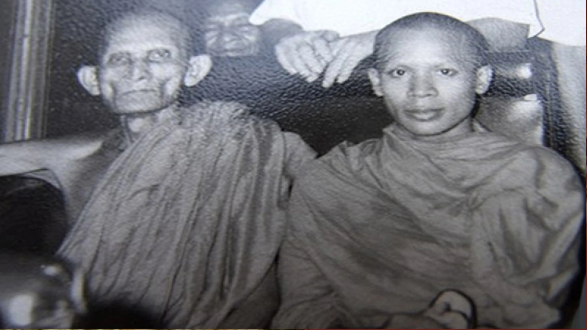 หลวงปู่ใหญ่ได้พยากรณ์หลวงพ่อยีว่า “ไอ้หน้าบากผู้นี้จะเป็นผู้มีพลังจิตแก่กล้าเป็นที่พึ่งของสมณะชีพราหมณ์ได้ในอนาคต”#ประสบการณ์พระป่า 