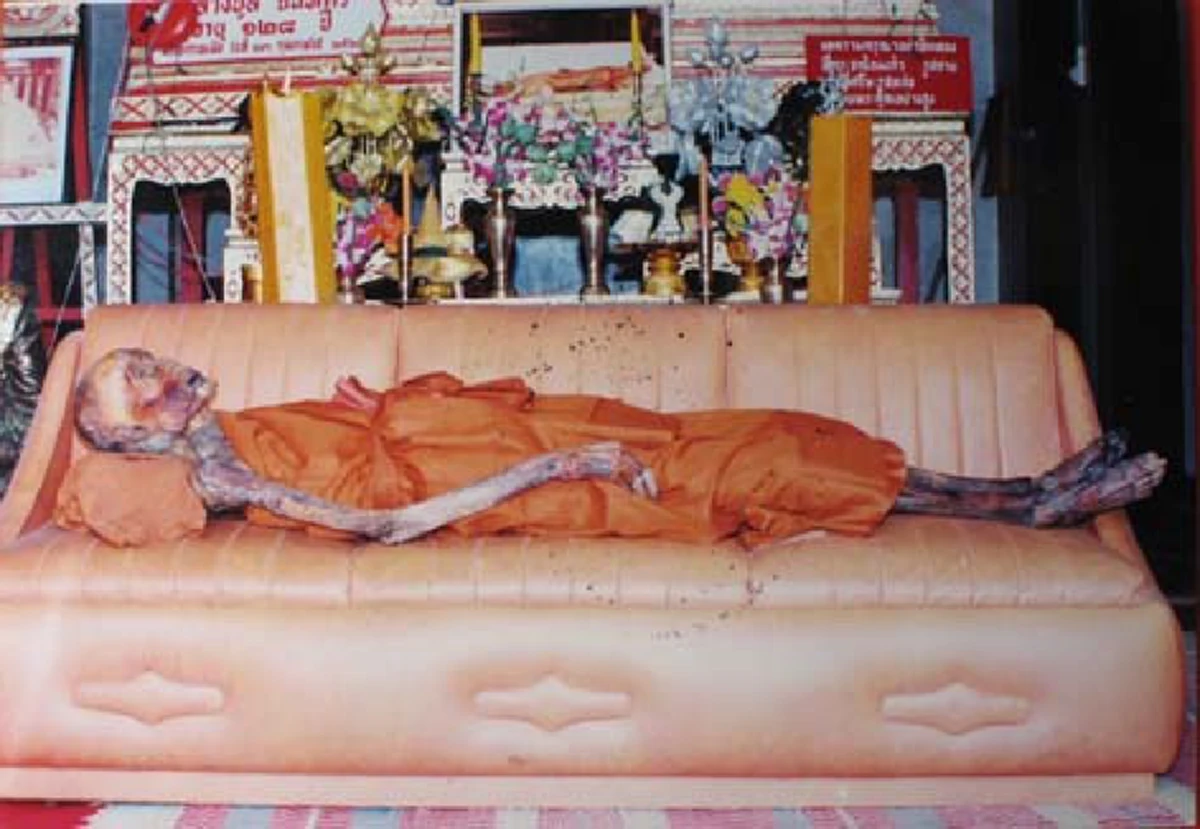 กูจะให้ของดีมึงเอาไว้ใช้!!! อิทธิปาฏิหาริย์ อุจจาระกลายเป็นสีผึ้ง "หลวงปู่สี วัดเขาถ้ำบุญนาค"มีกลิ่นหอม อานุภาพมากมาย อย่างน่าอัศจรรย์.