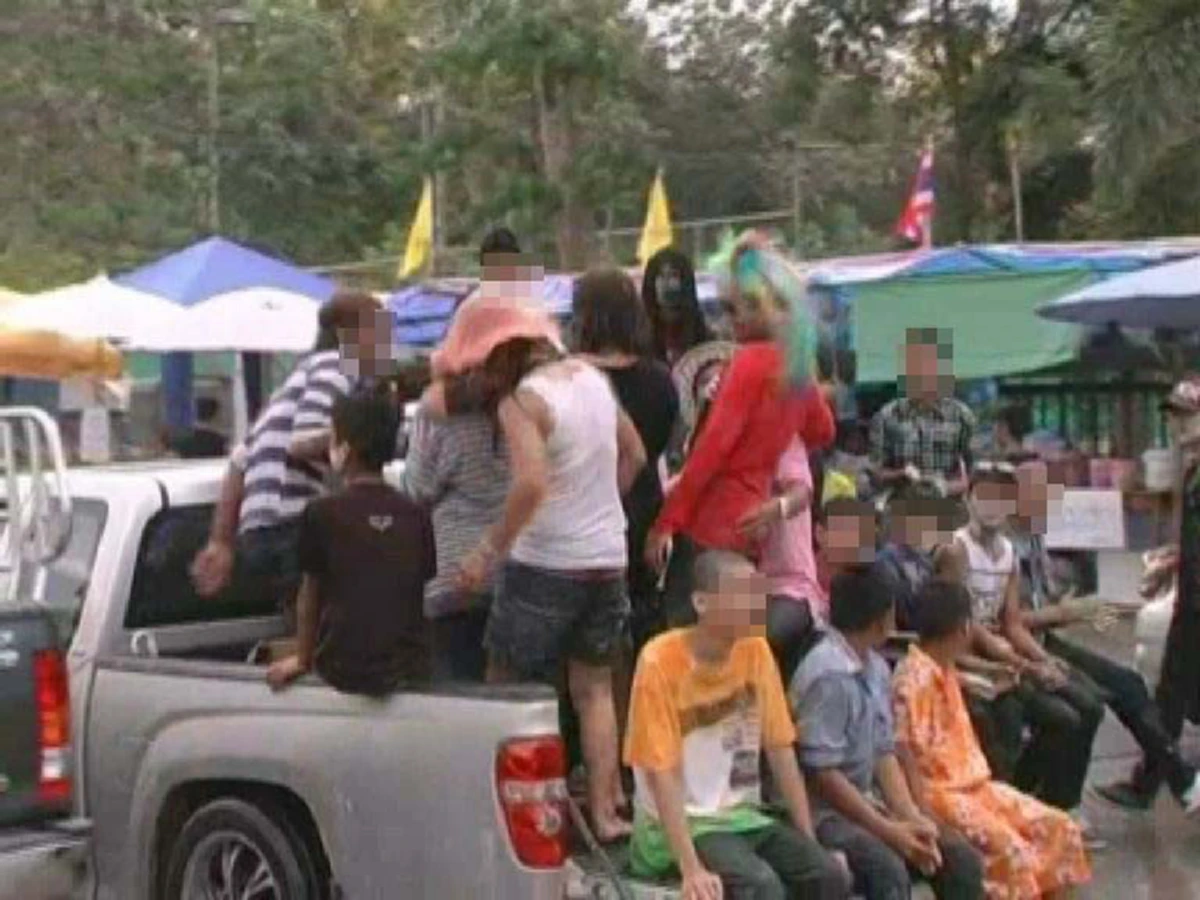 เดือดเป็นไฟ!! "ทนายดัง" อัดคลิป ชวนคนไทย ไปทำเนียบ ค้านกฎหมายอัปยศ ห้ามนั่งท้ายกระบะ ส่อจุดชนวน ระเบิดครั้งใหญ่!?