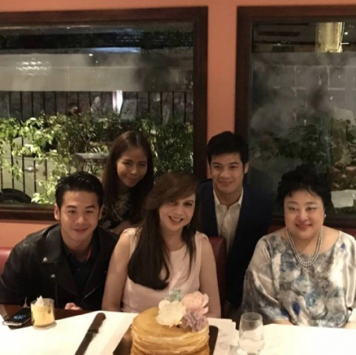 น้อยคนที่จะรู้ !! แท้จริงแล้ว  นักแสดงหนุ่ม "เป๋า วฤธ"  คือพระนัดดาของ พระเจ้าวรวงศ์เธอ พระองค์เจ้าโสมสวลี พระวรราชาทินัดดามาตุ