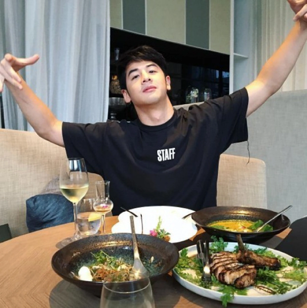 น้อยคนที่จะรู้ !! แท้จริงแล้ว  นักแสดงหนุ่ม "เป๋า วฤธ"  คือพระนัดดาของ พระเจ้าวรวงศ์เธอ พระองค์เจ้าโสมสวลี พระวรราชาทินัดดามาตุ