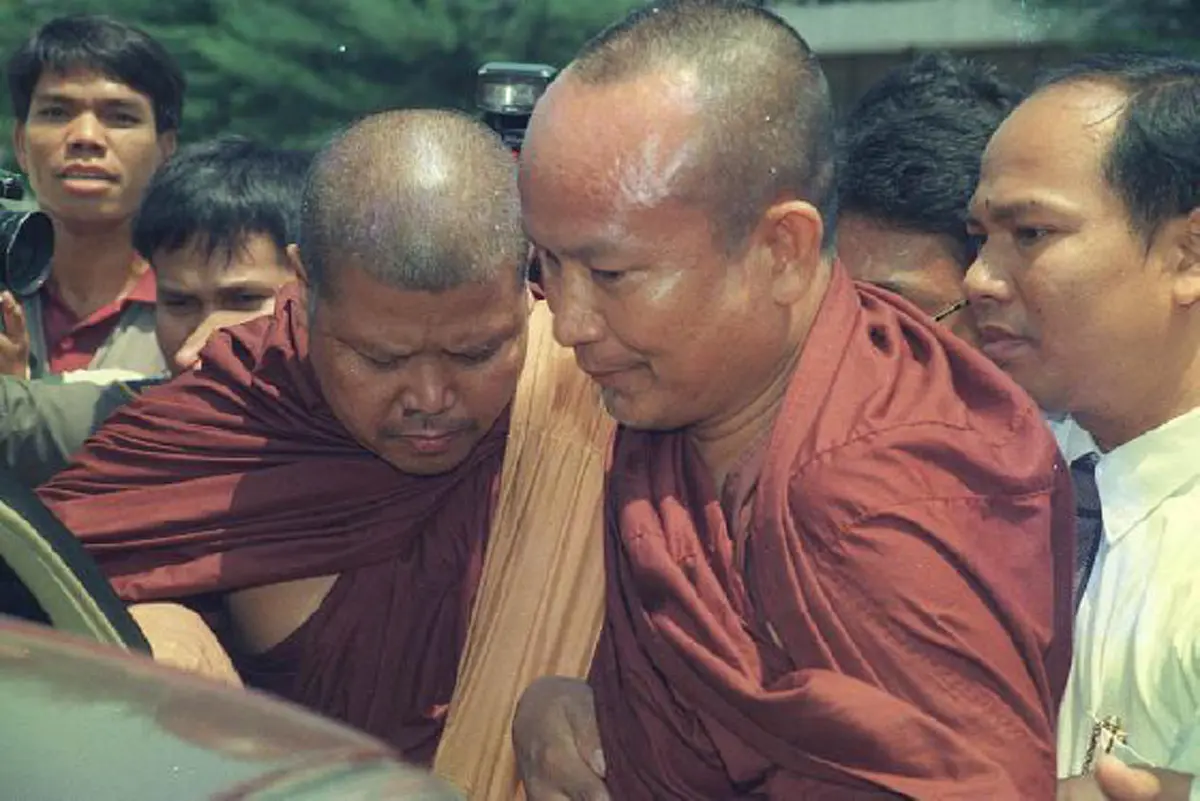 นี่หรือคือพระดีที่ถูกรังแก!?? สาวกธรรมกายชี้! พระนิกร-ยันตระ-ภาวนาพุทโธ โดนแกล้งไม่ต่างจาก "ธัมมชโย"  อ้างเป็นฝีมือ "ขบวนการล้มล้างศาสนา"