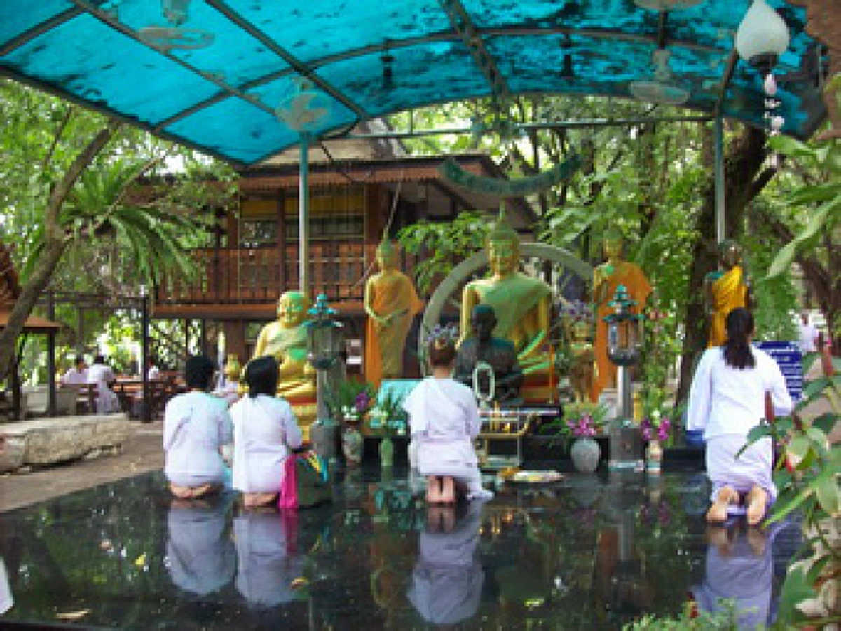 ไม่เชื่ออย่าลบหลู่!! เช็คเลย “บุญ 10 ประการ” ที่ทำแล้วจะรุ่งเรือง ชีวิตดี เจริญก้าวหน้าในทุกด้าน!!(รายละเอียด)