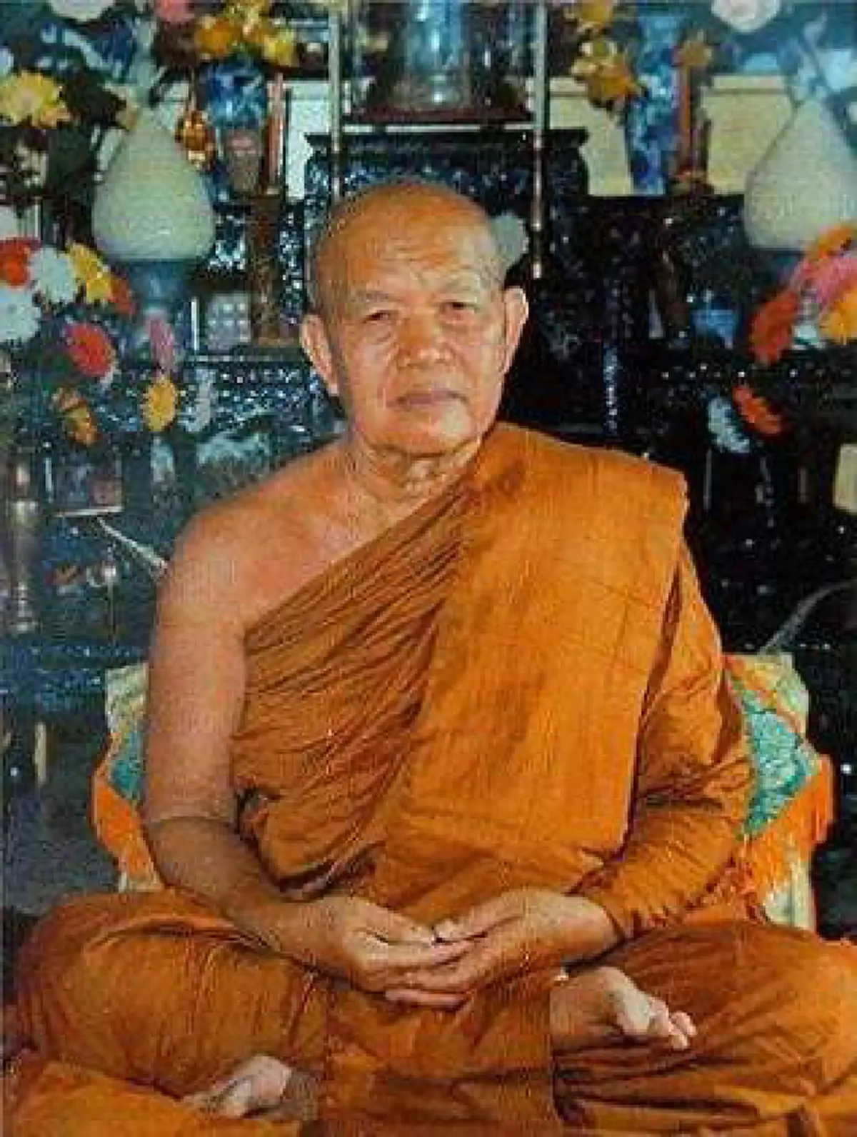 พลังจิตเป็นเลิศ!! เปิดตำนาน "หลวงปู่ฝั้น อาจาโร" กำราบ "ชีผ้าขาว" อ้างตนเป็นเจ้าลัทธิ "ธรรมต่อไก่" หากใครนำไก่มาถวาย จะสามารถบรรลุธรรมได้ !!