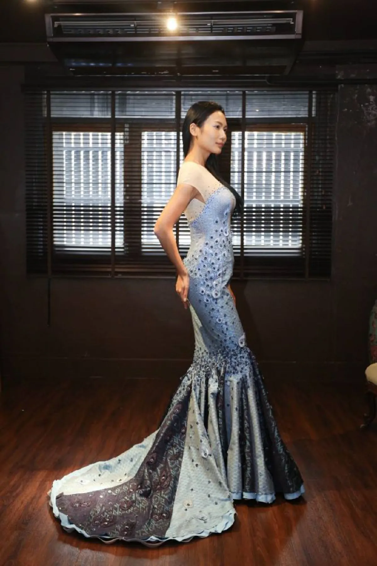 ปราณีตหาที่เปรียบมิได้ พระองค์หญิง ทรงร่วมออกแบบชุดผ้าไหมไทย-ชุดว่ายน้ำ เวทีมิสยูนิเวิร์ส
