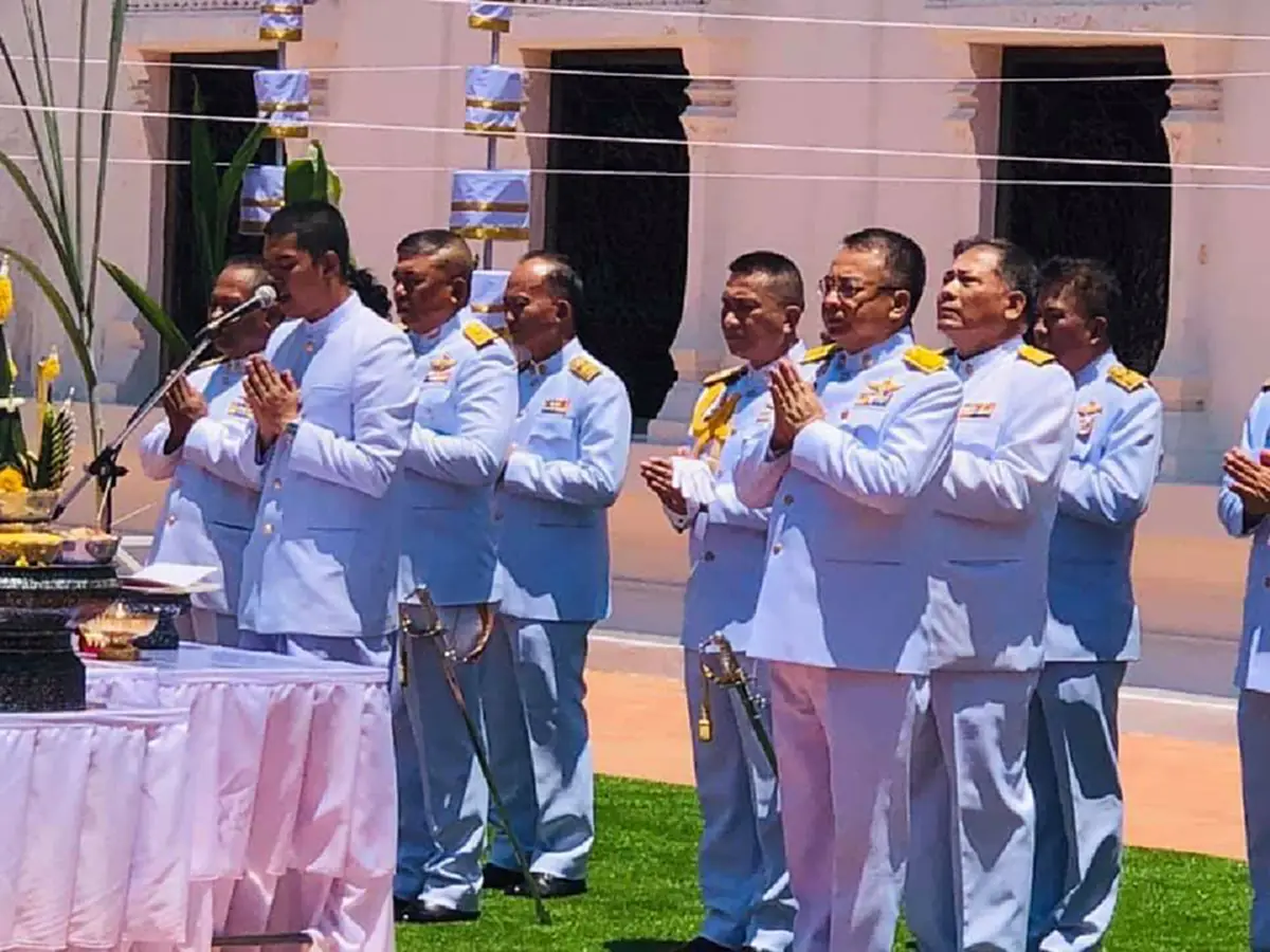 ข้าราชการและประชาชนจังหวัดสุราษฎร์ธานีพร้อมใจร่วมพิธีพลีกรรมตักน้ำจากแหล่งน้ำศักดิ์สิทธิ์