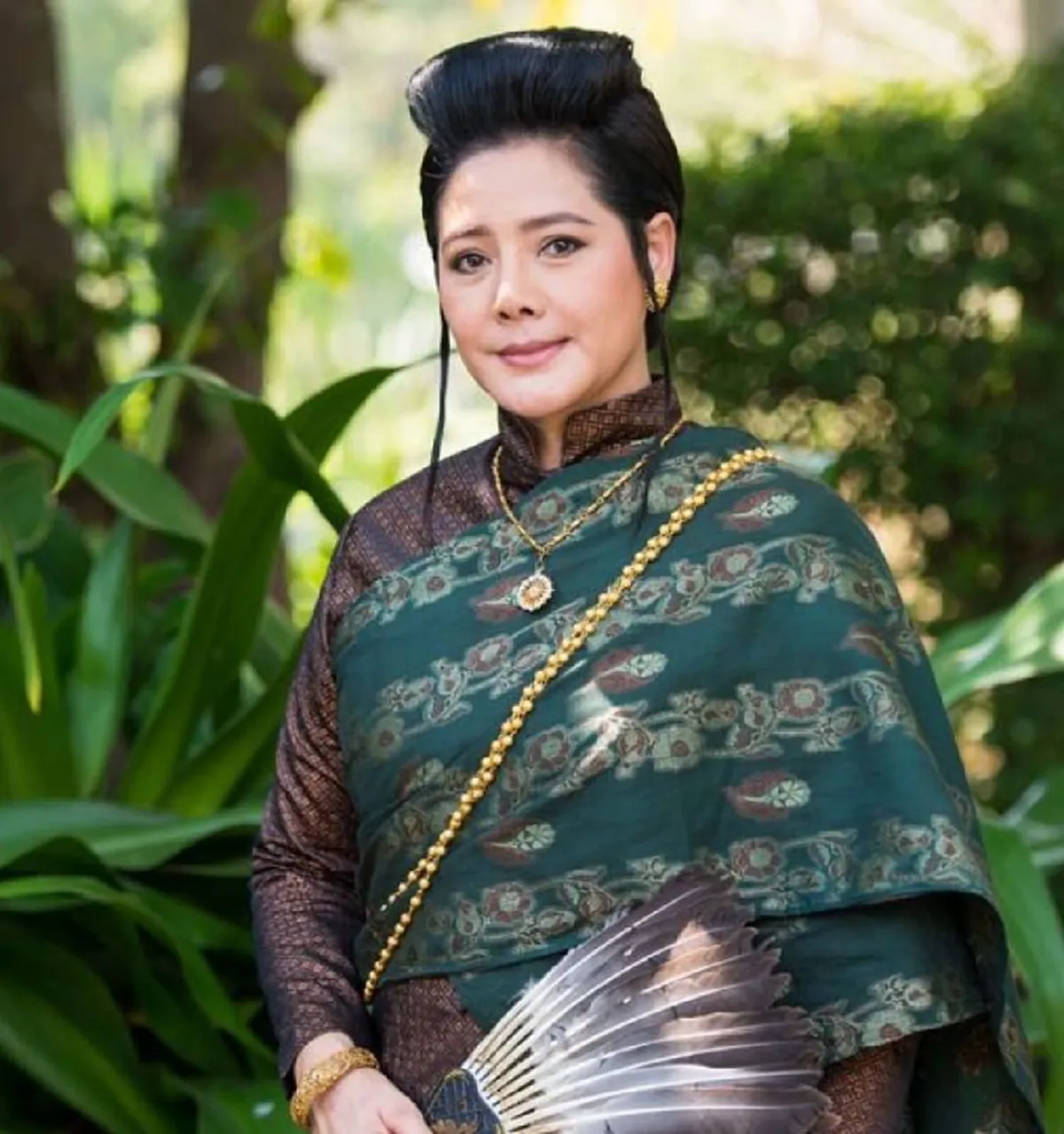 จักรวาลยังต้องยอม!! ส่องลุคส์ใหม่ "คุณหญิงจำปา" เมื่อถูก "น้องฉัตร" ช่างแต่งหน้าระดับประเทศ แปลงโฉม ทำคนเห็นตะลึงตาค้าง เกือบจำไม่ได้ !!