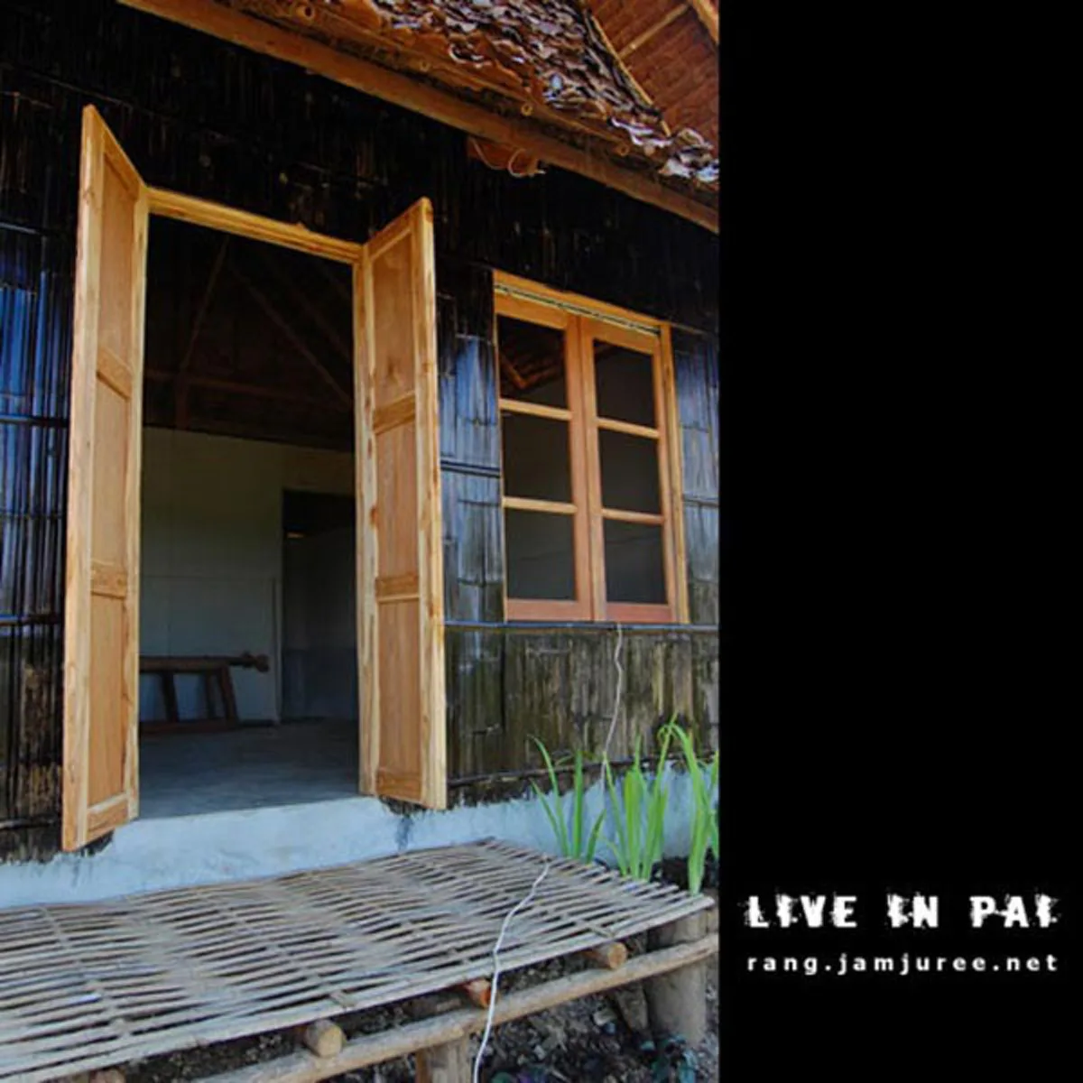 ไอเดียโคตรบรรเจิด!!สามคนพี่น้อง ช่วยกันสร้างกระท่อมไม้ไผ่ไว้อยู่เองหลังเล็กๆ แต่แข็งแรง อยู่ได้ถาวร..พอได้เห็นข้างในแทบตาค้าง มันสุดยอดจริงๆ