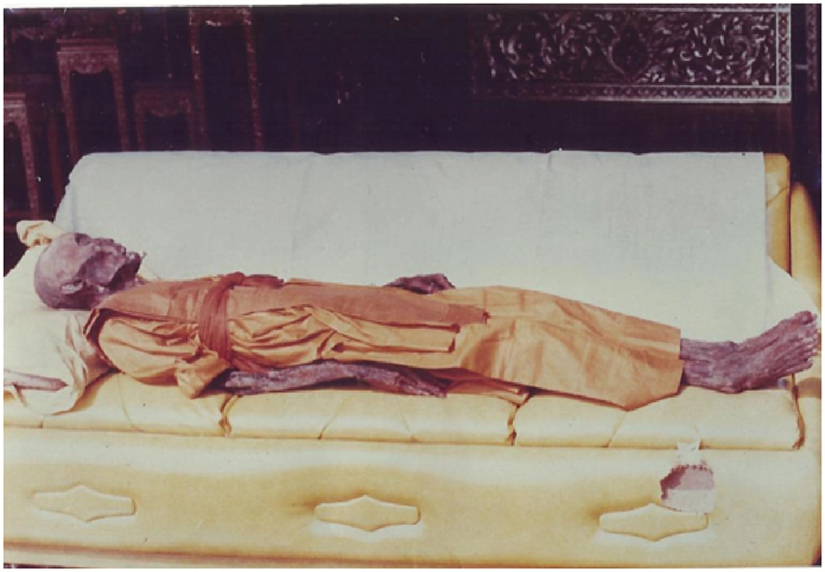 สาธุ “หลวงปู่สี ฉันทสิริ” พระอรหันต์ ๗ แผ่นดิน ใช้ชีวิตสมถะเรียบง่าย ปฏิเสธจะอยู่กุฏิใหม่ อยู่เพียงกุฏิไม้หลังเก่าๆ จวบจนอายุ ๑๒๘ ปี