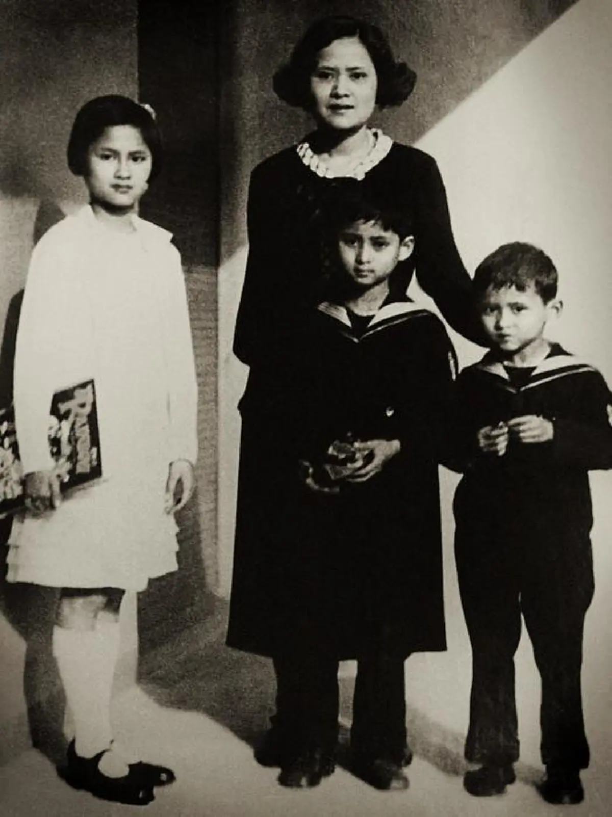 น้อยคนนักที่จะรู้!! พระนามแรกประสูติ ของ "ในหลวงรัชกาลที่ 9" และความเป็นมาแต่ละพระนาม