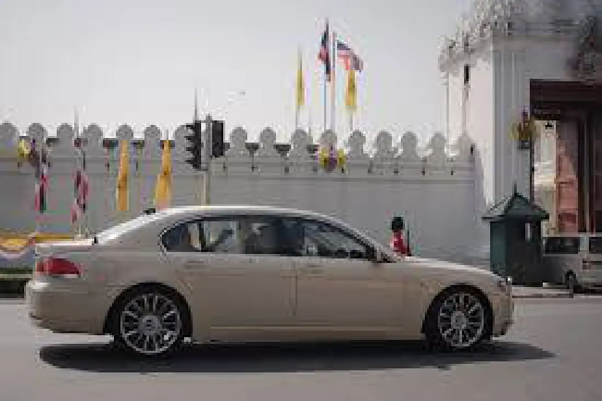 ทุกคันงามสง่ามาก!!! เปิดภาพรถยนต์พระที่นั่งของ "ในหลวง ร.๙ " ที่บางคันน้อยคนจะได้ยลโฉมพร้อมรายละเอียด