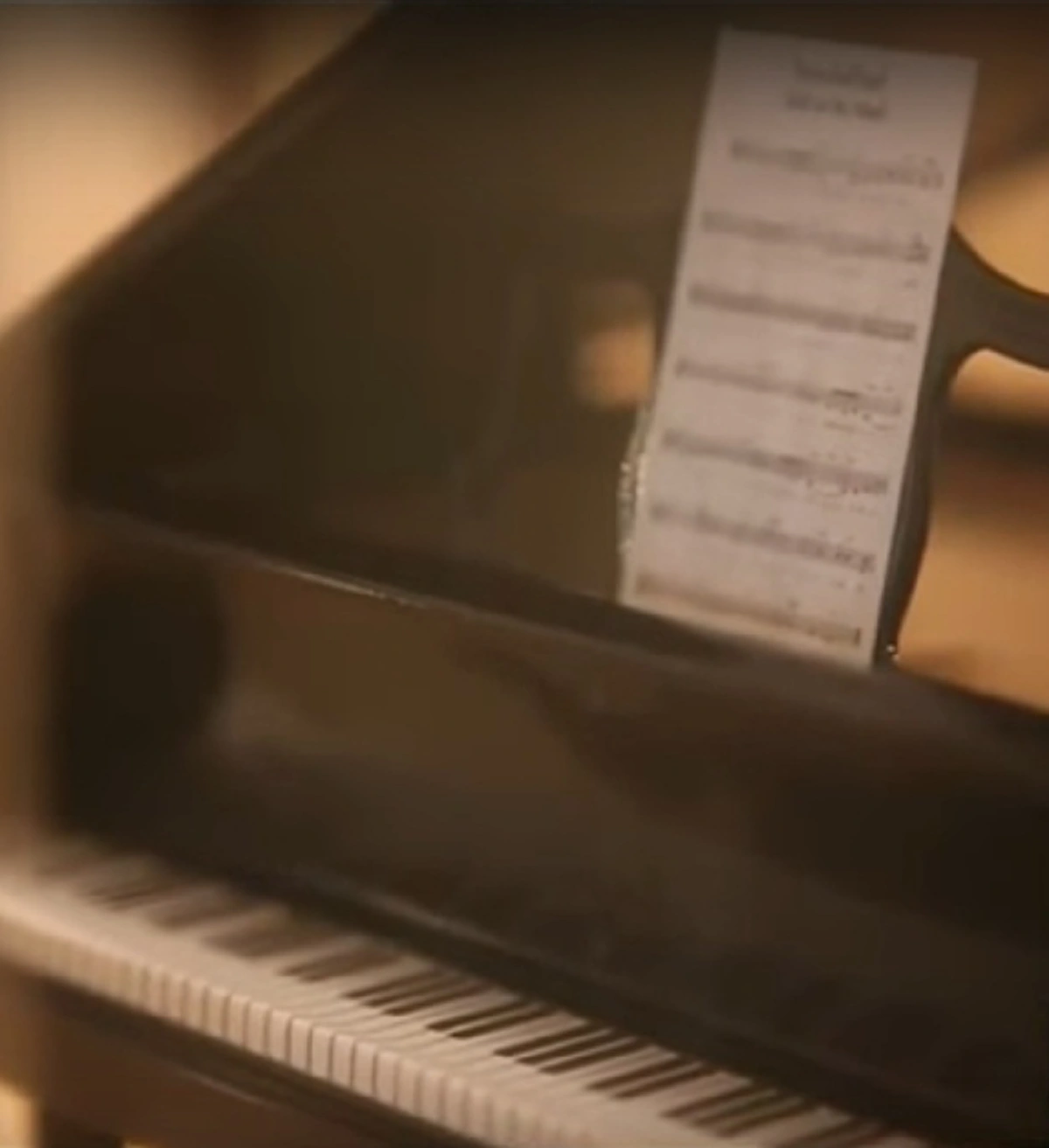 ยิ่งดูยิ่งใจหาย..ชมเครื่องกระดาษ(กงเต๊ก) จำลองเป็นรูปพระตำหนักเปี่ยมสุขและของใช้ส่วนพระองค์ ของในหลวงรัชกาลที่๙ อันแสนงดงาม ในพิธีบำเพ็ญกุศล